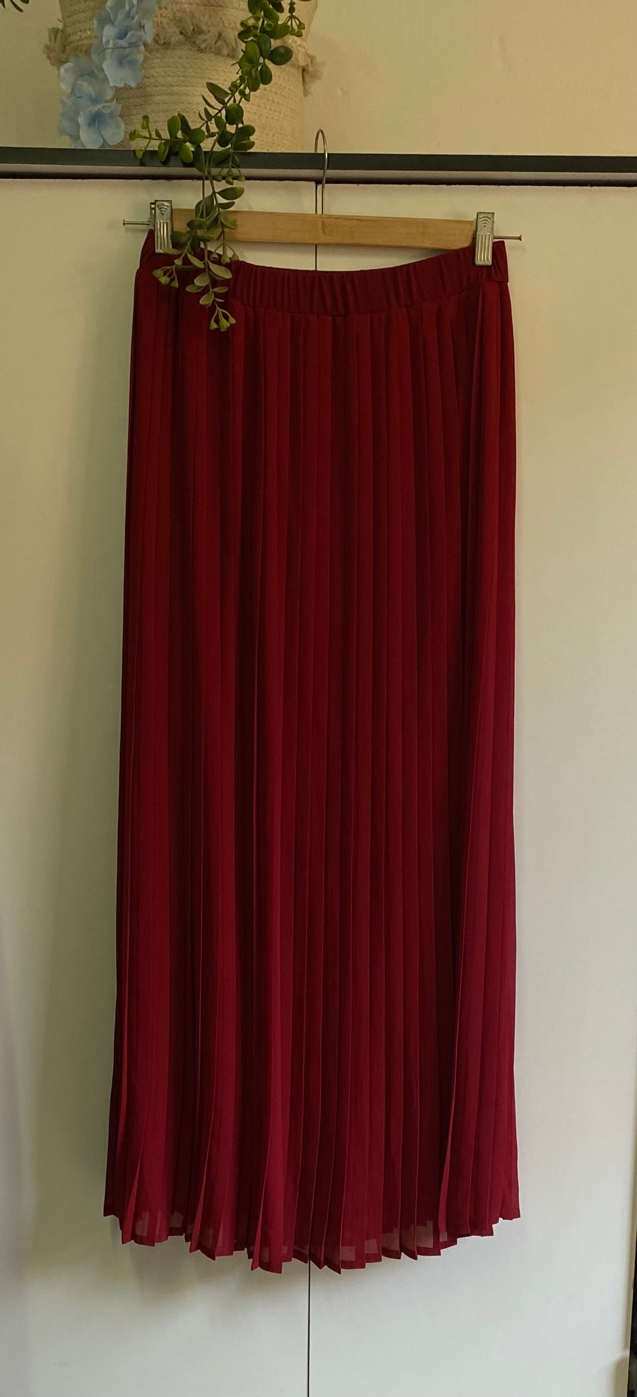 Plain Chiffon Pleated Skirt - Maroon